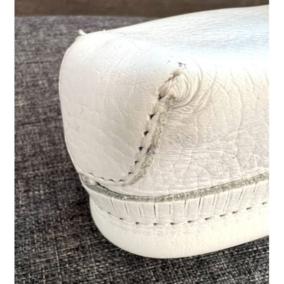 Minnetonka Women's White Leather Thunderbird Boat Sole Moccasin - US Size 6 - Picture 7 of 16